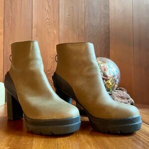 Sorel Olive and Black waterproof boots
